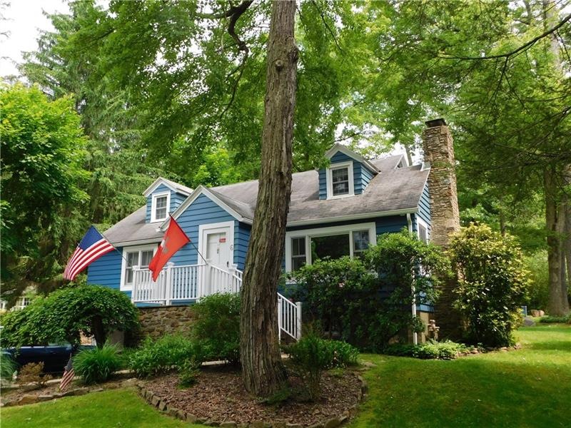 Welcome to this adorable home just minutes from do