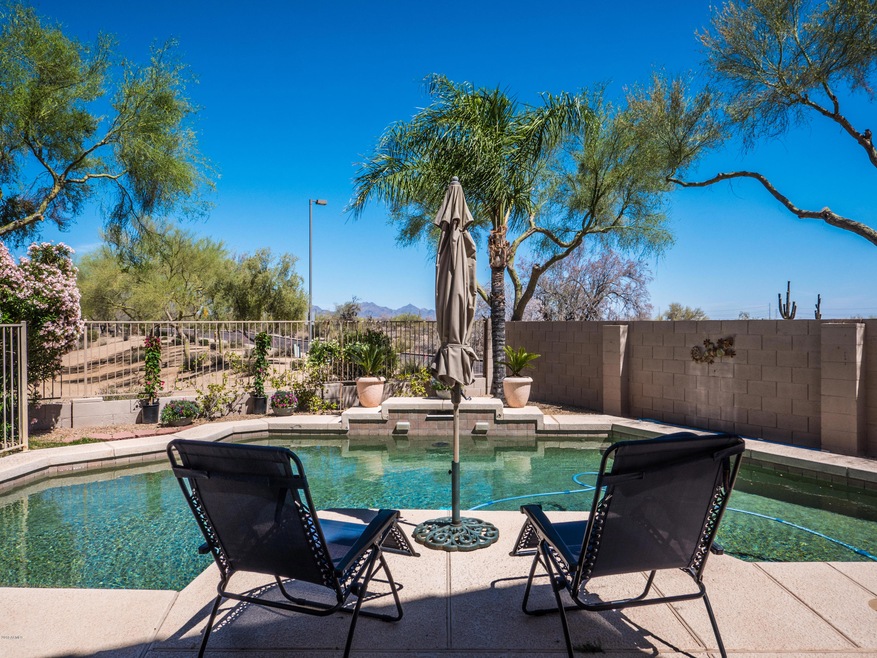 RELAXING POOL