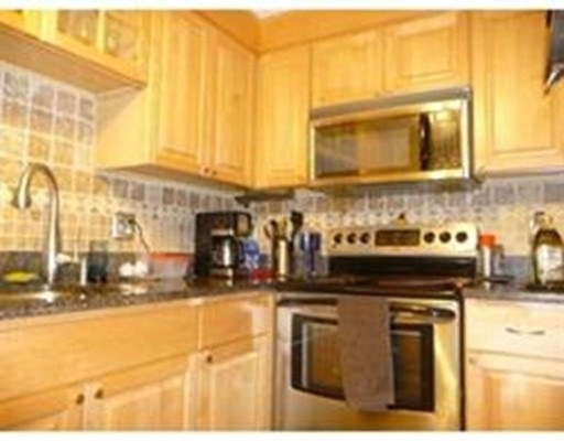 142 Quincy Shore Dr unit 141, Quincy, MA 02171 - photo 1