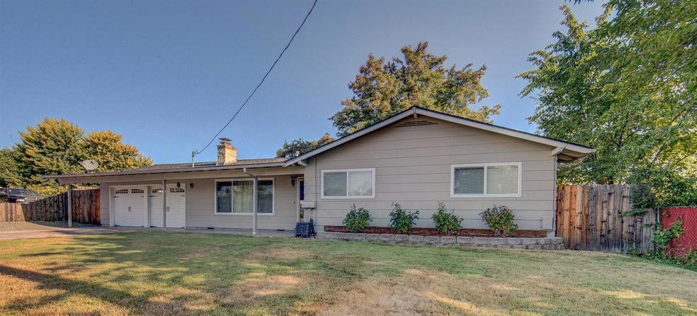 103 Victoria Way, Central Point, OR 97502 - photo 1