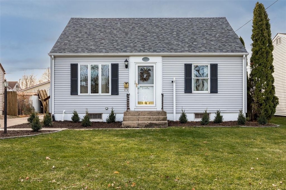 3219 Dalewood Ave SE, Cedar Rapids, IA 52403 - photo 1