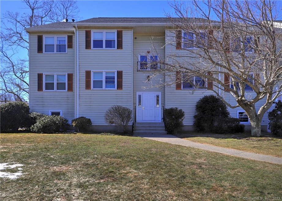 44 Carriage Dr unit 44, Milford, CT 06460 - photo 1