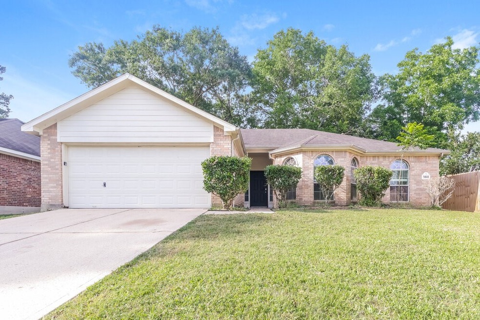 9808 Woodhollow Dr, Conroe, TX 77385 - photo 1