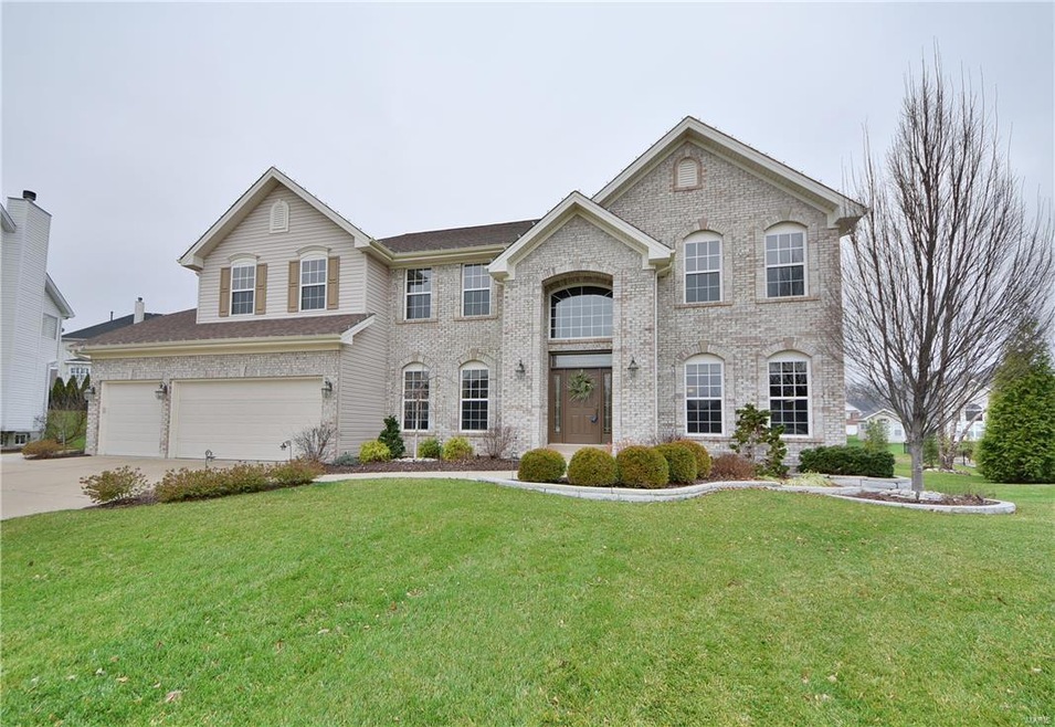 This 5 Bedroom 3/5 Bath 2-Story is a Touch of Clas