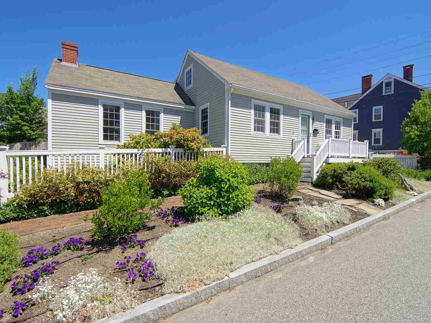 A familiar site in the summer along Marcy Street. Note the splendid perennial plantings.