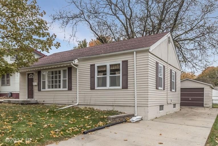 2912 48th St, Des Moines, IA 50310 - photo 1