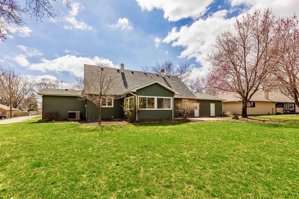 2202 E 47th St, Davenport, IA 52807 - photo 1