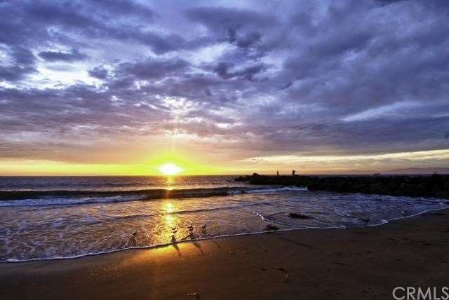 Condo sits right above Topaz Jetty with beach acce