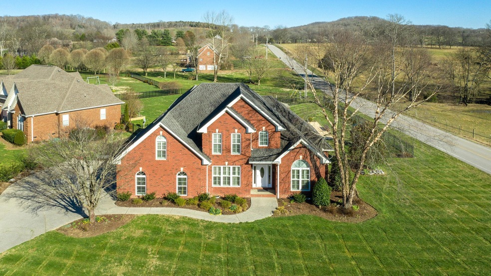 Welcome to 2702 McLemore Way!