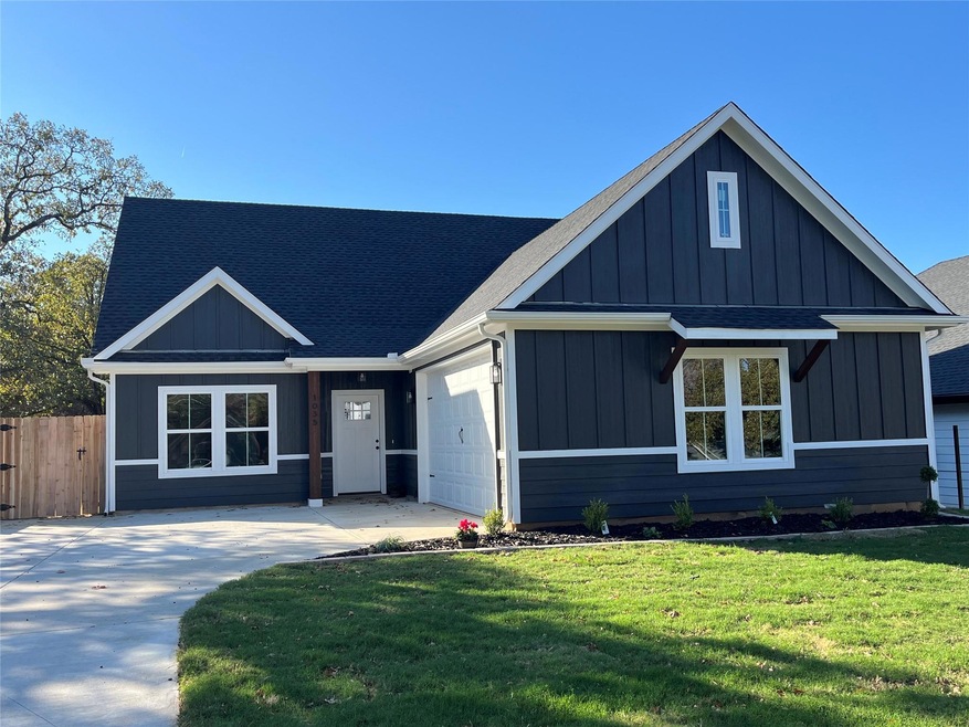 1035 Oak Dr, Denison, TX 75020 - photo 1