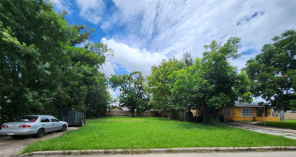 7663 Greendowns St, Houston, TX 77087 - photo 1