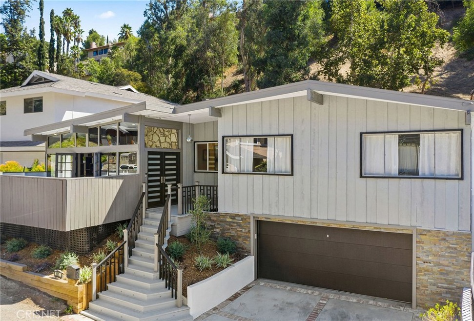 5010 Calderon Rd, Woodland Hills, CA 91364 - photo 1