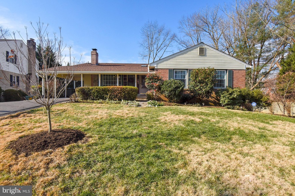 1922 Relda Ct, Falls Church, VA 22043 - photo 1