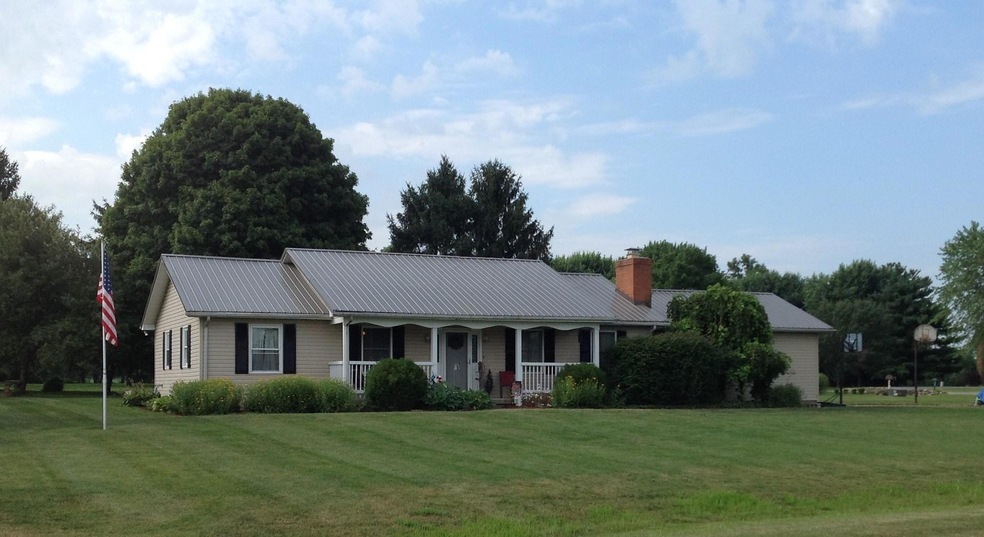 7683 Parker Dr, Circleville, OH 43113 - photo 1