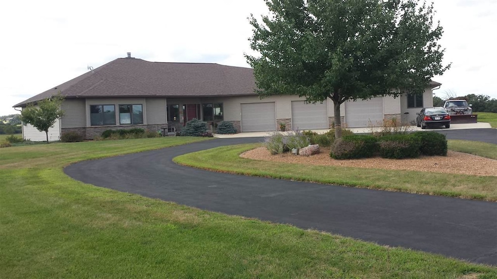 N9333 Wood Duck Cir, Belleville, WI 53508 - photo 1