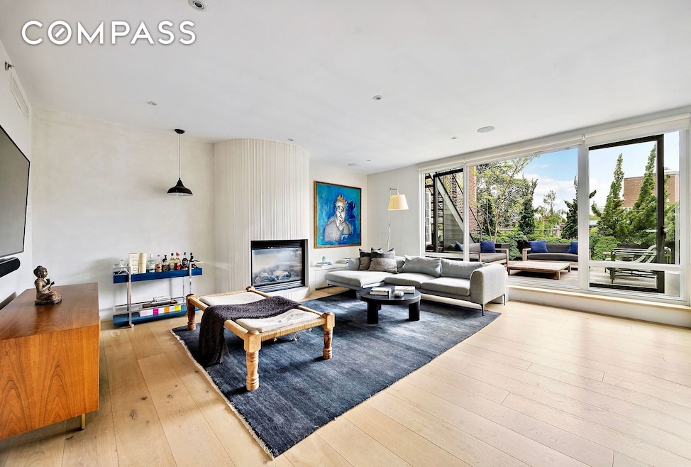 Pending $3,995,000 • Co-Listing Agent