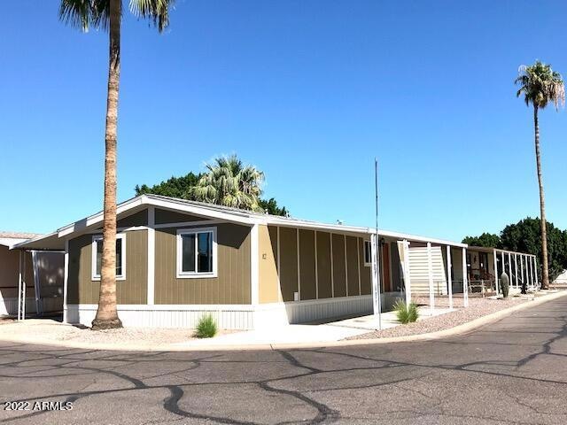 EXTERIOR CORNER LOT 82