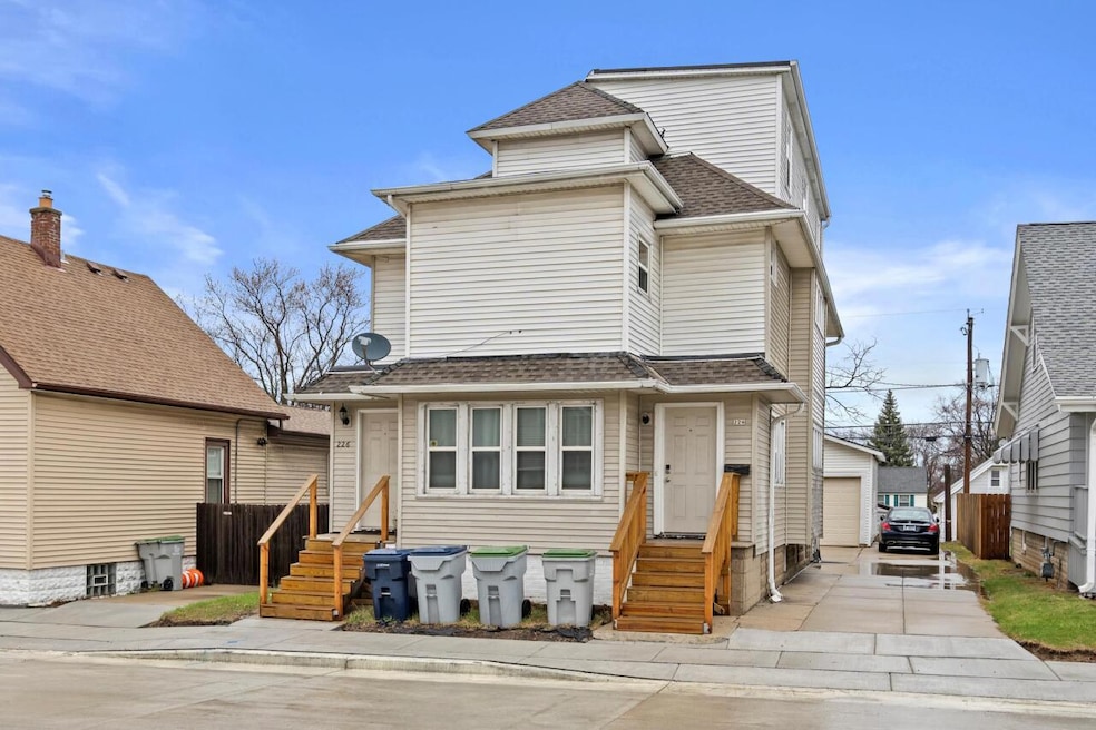 Spacious Duplex Near Bayview!