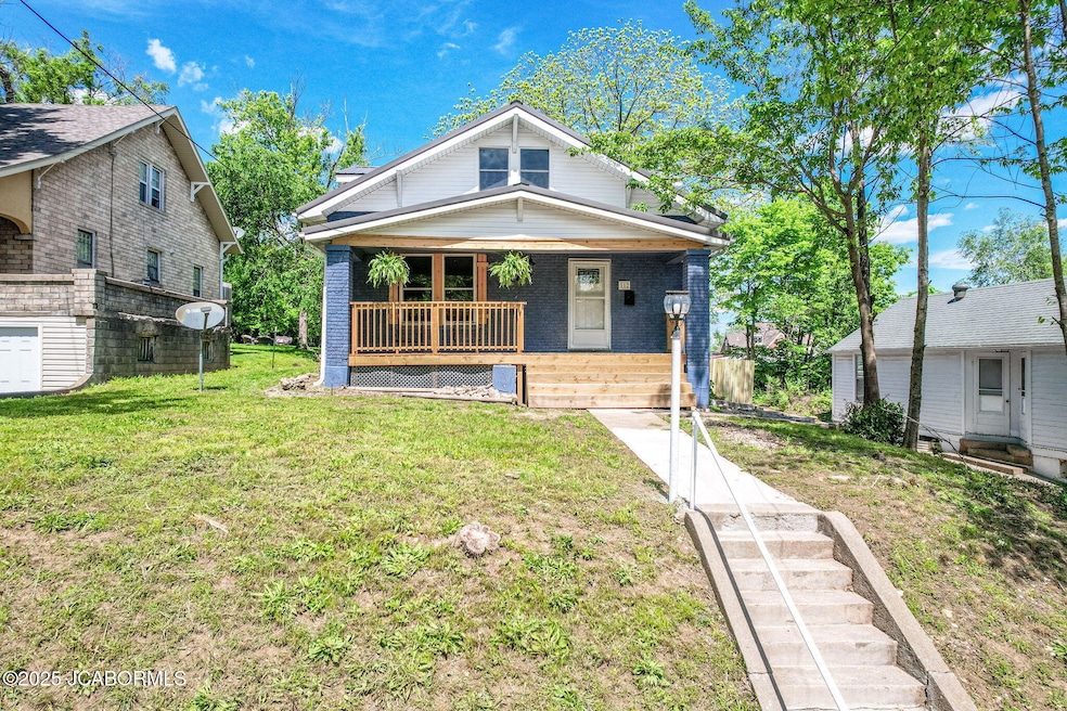 1-web-or-mls-112-w-atchison-st