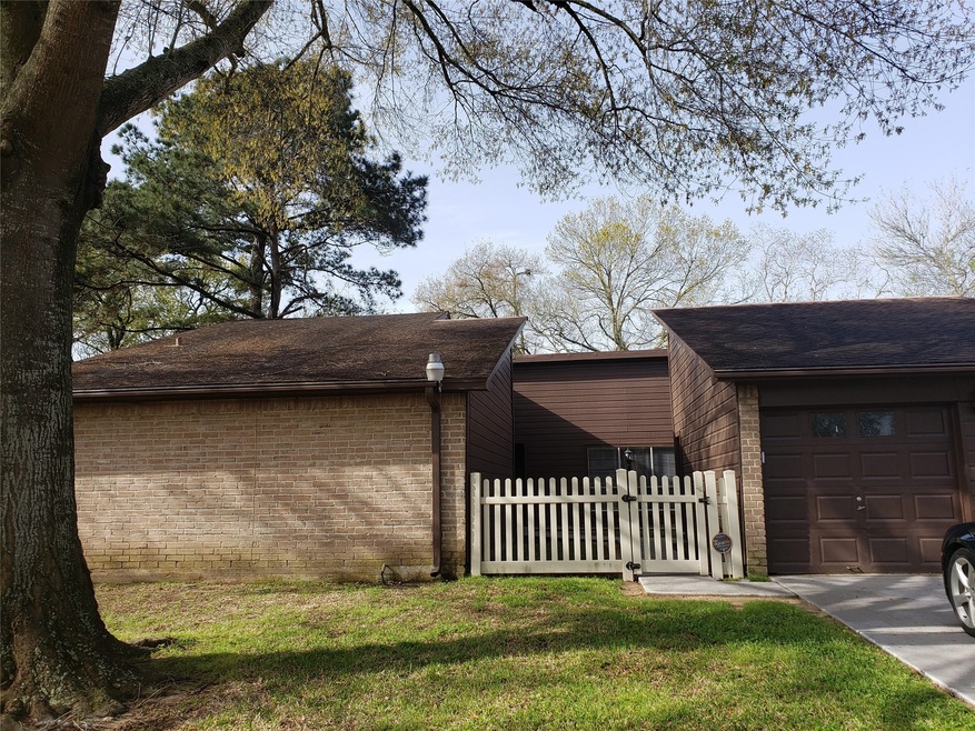 16122 Barcelona Dr, Friendswood, TX 77546 - photo 1