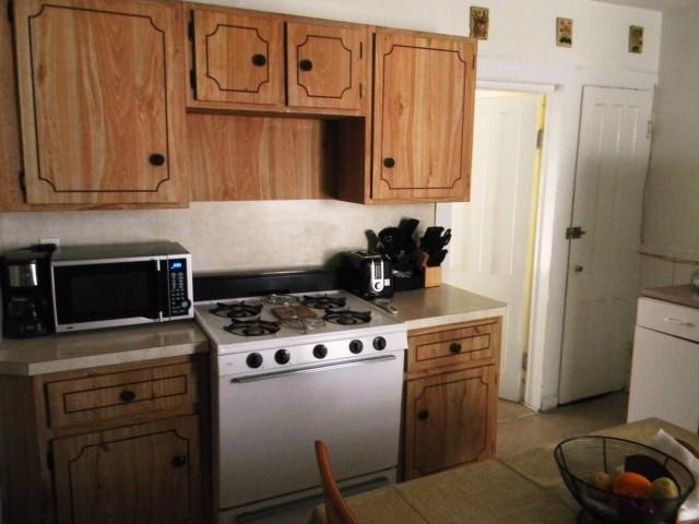 3126 Fairfield Ave unit 2ND F, Bridgeport, CT 06605 - photo 1