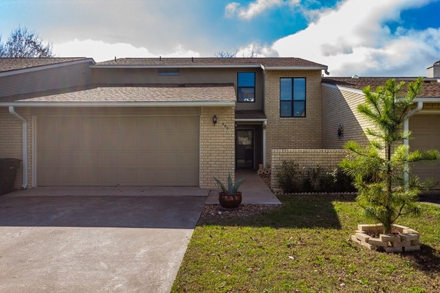 463 Summit Cir, Fredericksburg, TX 78624 - photo 1