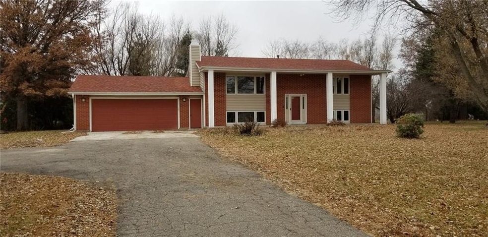 2733 Hwy S74 Hwy S, Newton, IA 50208 - photo 1