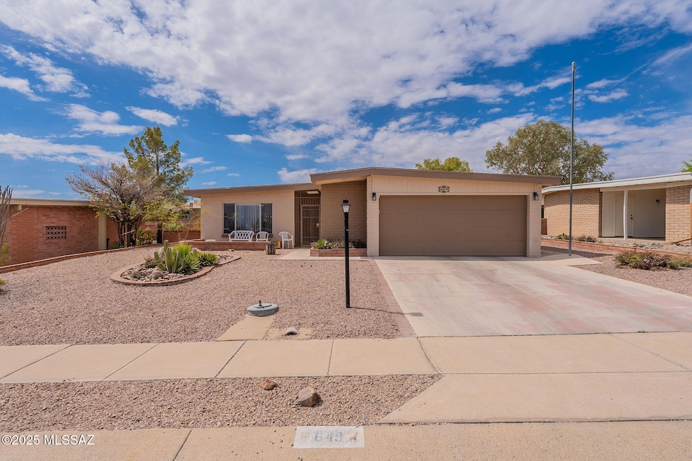 Under Contract $299,900