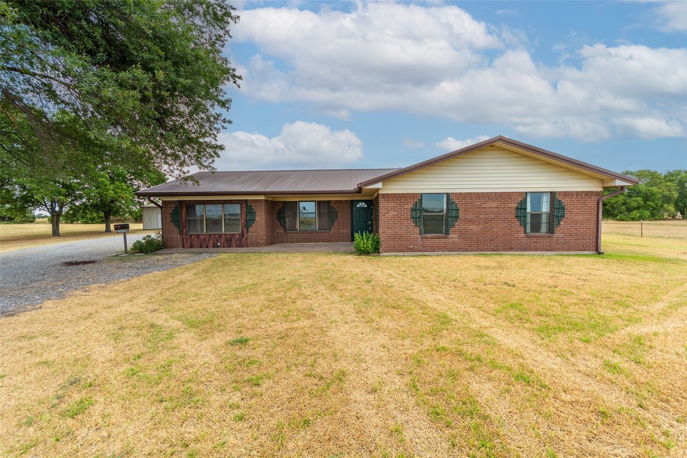 109 E Airport Rd, Bonham, TX 75418 - photo 1