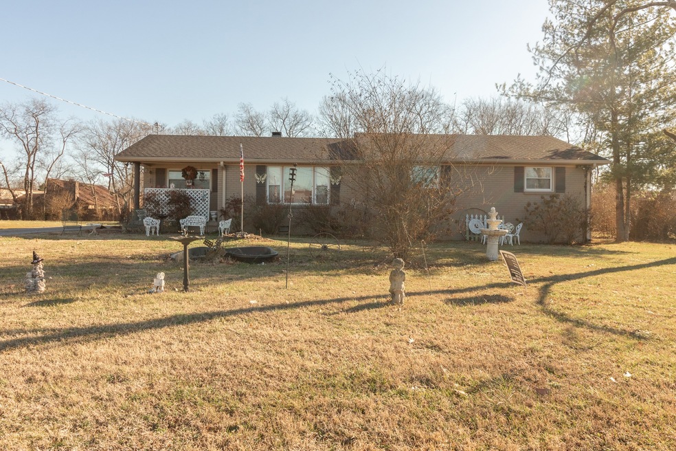 821 Castle Heights Ave, Lebanon, TN 37087 - photo 1