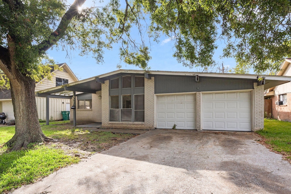 1857 Capri Ln, Seabrook, TX 77586 - photo 1