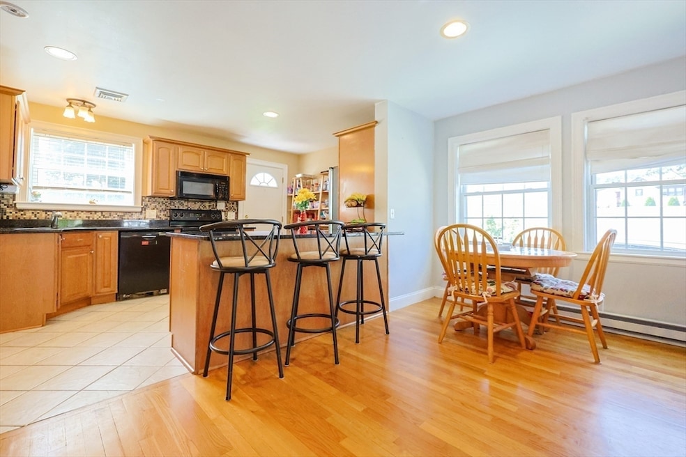 8 Whitins Rd unit A, Sutton, MA 01590 - photo 1
