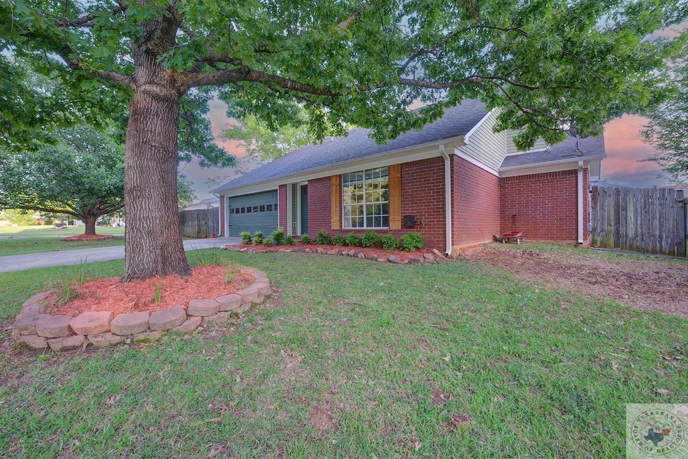 124 Presidio Place, Wake Village, TX 75501 - photo 1