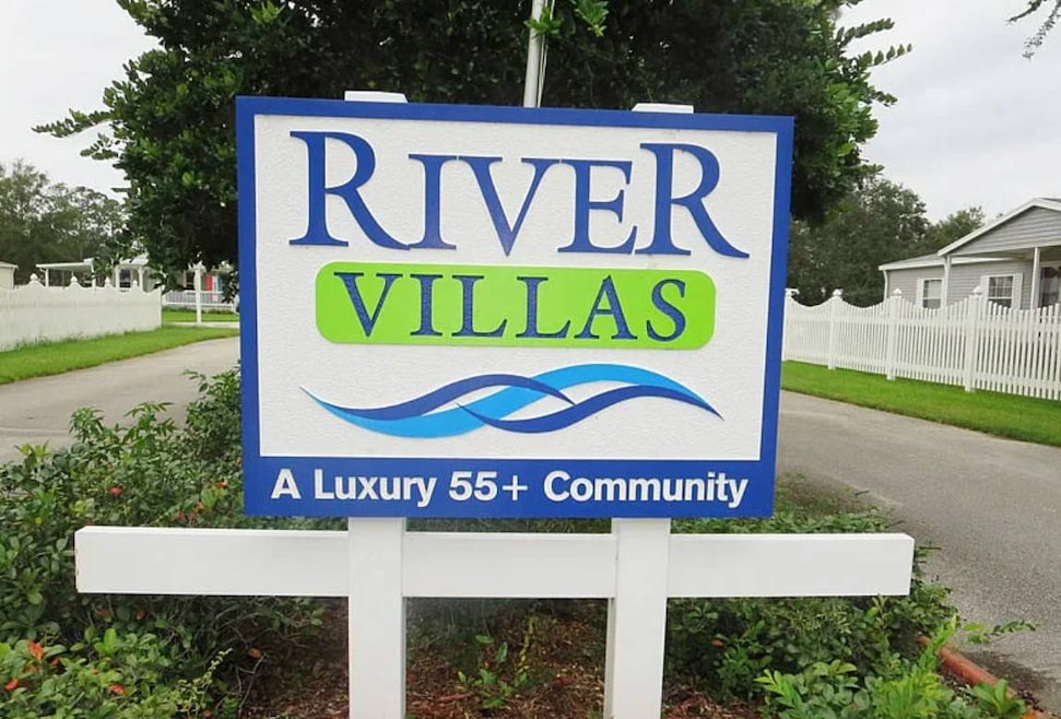 239 E Buffalo Bluff Rd unit 164, Satsuma, FL 32189 - photo 1