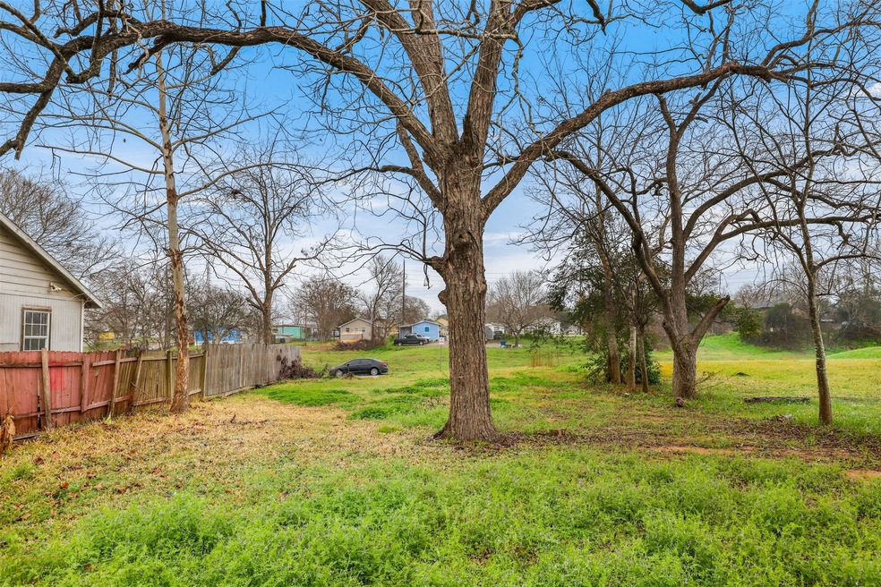 316 6th St, Rosenberg, TX 77471 - photo 1