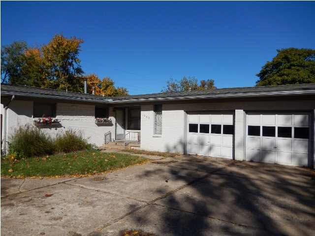 nice ranch home with 2 car garage