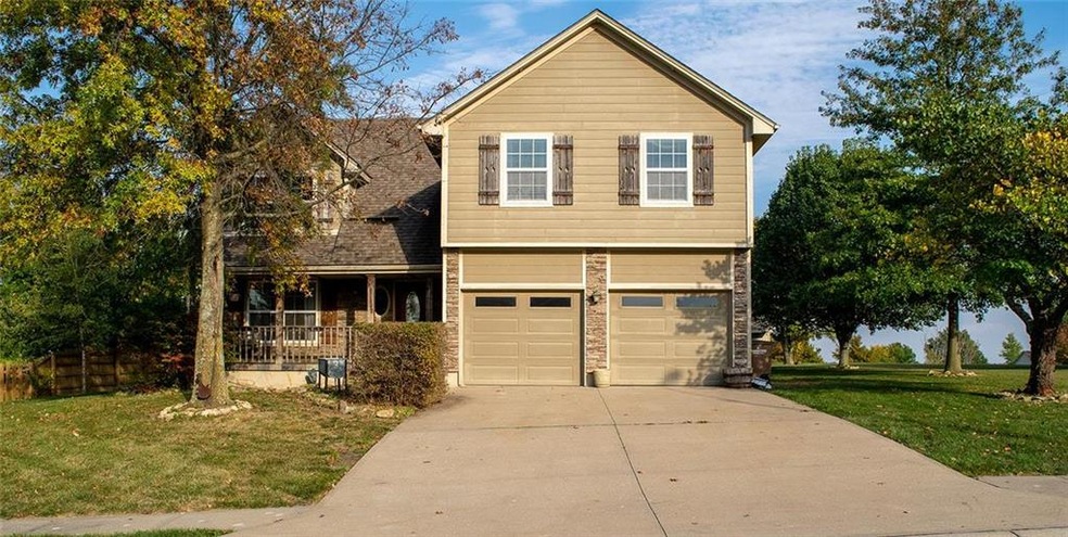 613 Condor St, Raymore, MO 64083 - photo 1