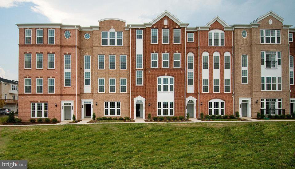 42829 Burrell Square unit UPPER, Ashburn, VA 20147 - photo 1