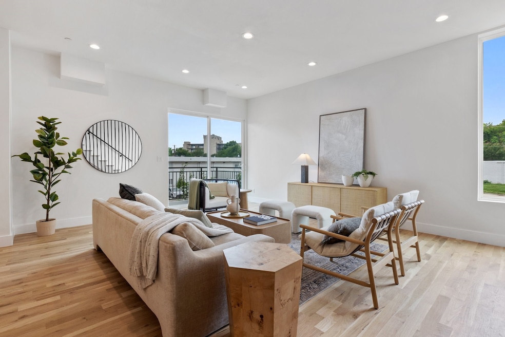 4330 Dickason Ave unit 201, Dallas, TX 75219 - photo 1