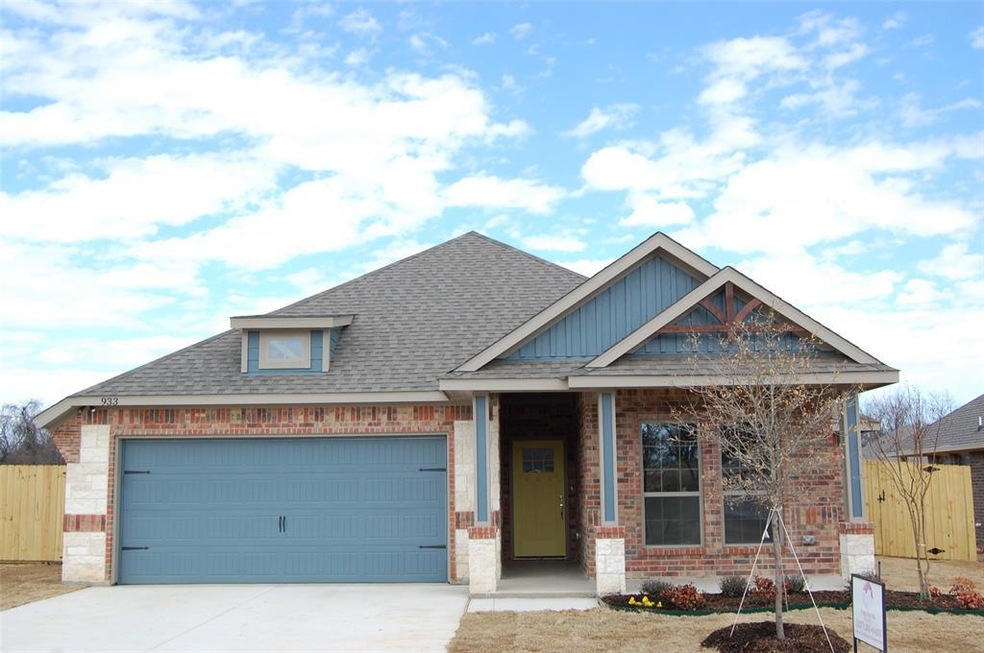 933 E 5th St, Springtown, TX 76082 - photo 1