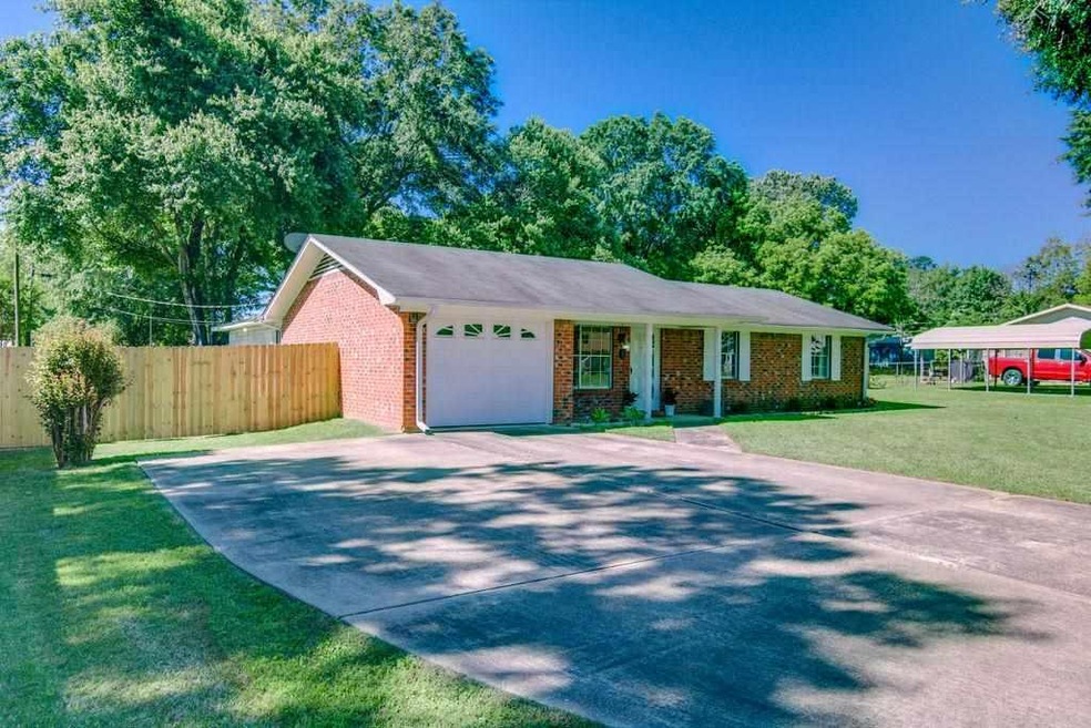 212 Starlite Dr, Texarkana, TX 75501 - photo 1