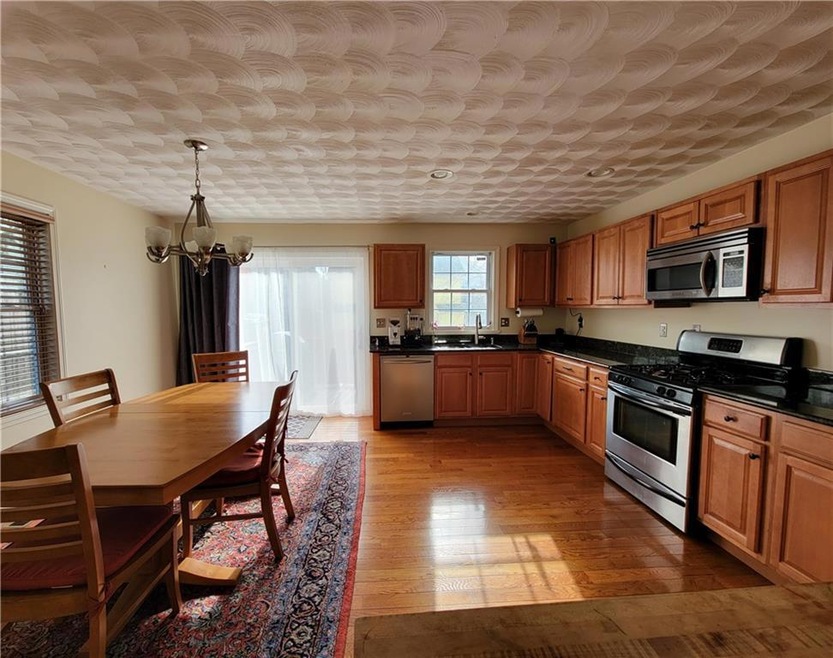 27 Evergreen St unit A, Providence, RI 02906 - photo 1