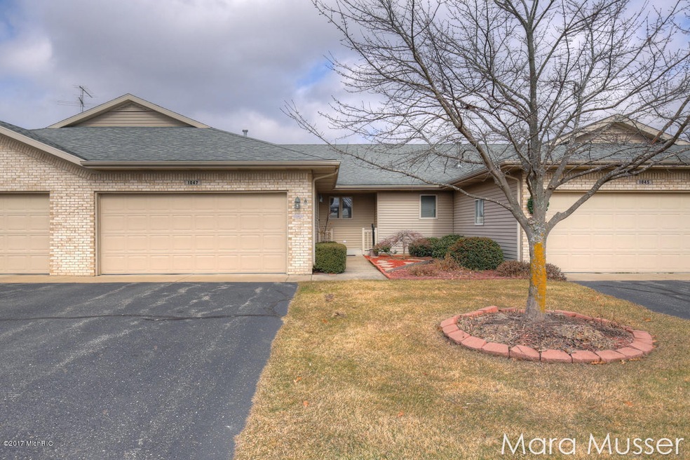 1047 Amber Cove Dr SW unit 42, Byron Center, MI 49315 - photo 1