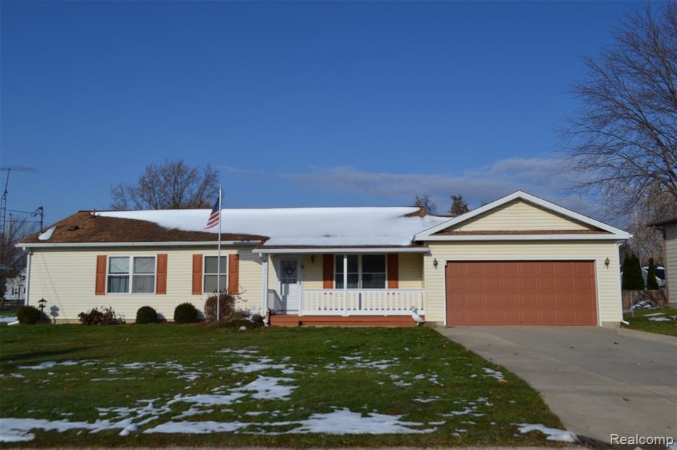 5168 Sunburst Ct, Flint, MI 48532 - photo 1