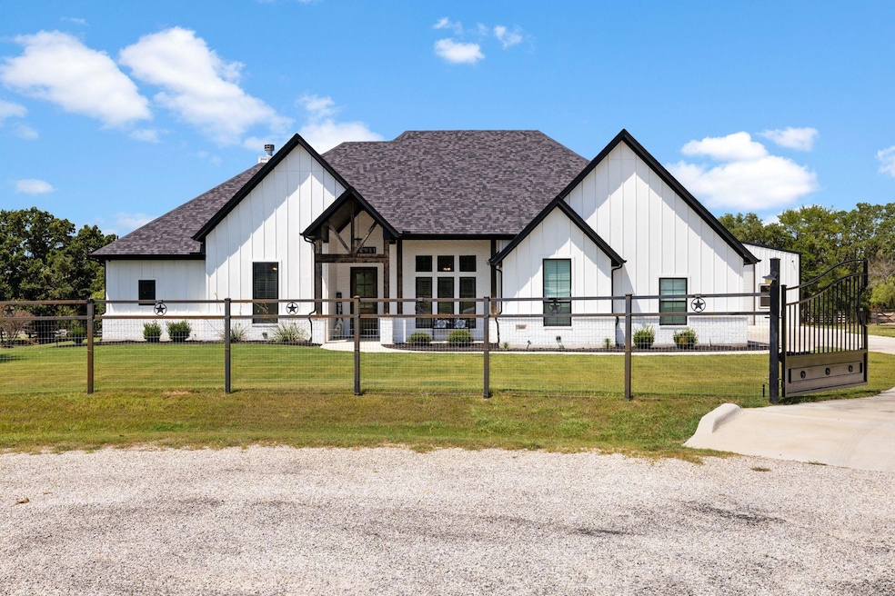 309 N Saddle Spur Ct, Weatherford, TX 76087 - photo 1