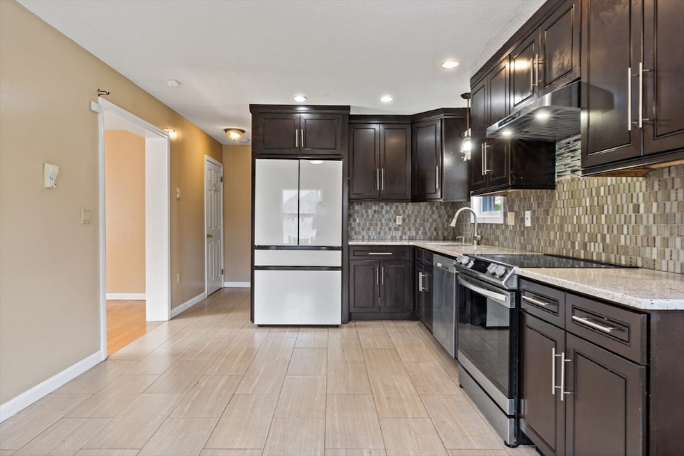 45 Fourth St unit Right, Worcester, MA 01602 - photo 1