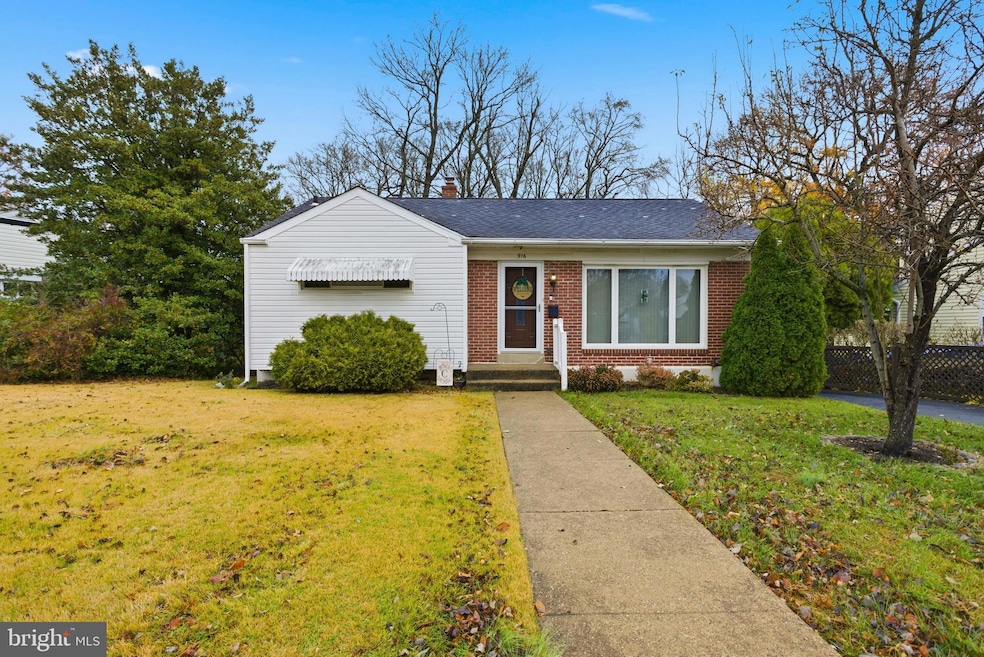 916 Brooke Ave, Morton, PA 19070 - photo 1