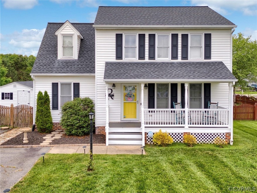 View of front of home featuring a front yard
