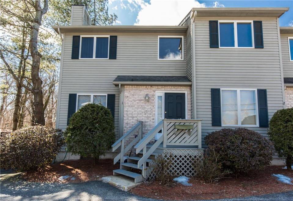 94 Toll Gate Rd, Warwick, RI 02886 - photo 1