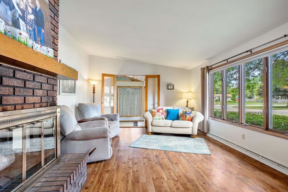 2131 W Harvest Dr, Appleton, WI 54914 - photo 1